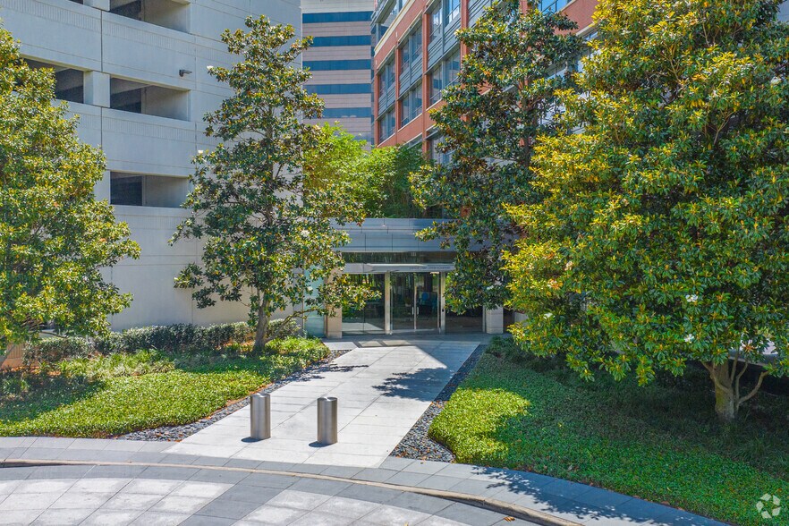 More Photos Of 3 Sugar Creek Center Blvd, Sugar Land Office For Lease