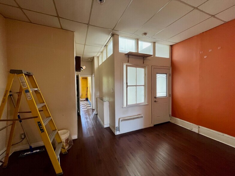 More Photos Of 402 Spadina Av, Toronto Storefront Retail Residential For Lease