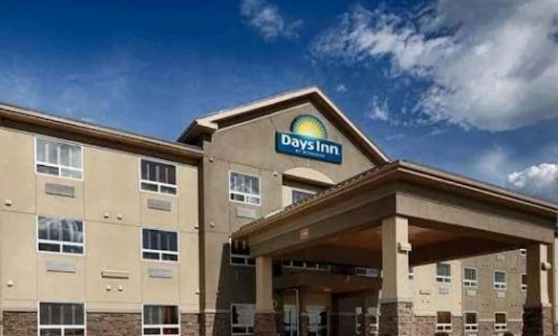 Primary Photo Of 4710 58 St, Redwater Hotel For Sale