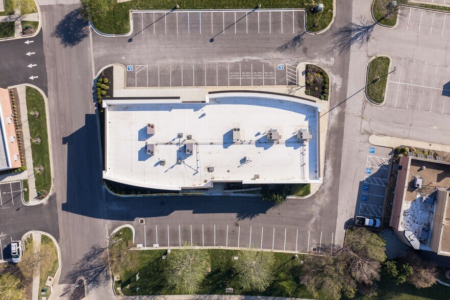 More Photos Of 4907-4917 Town Center Dr, Leawood Freestanding For Lease