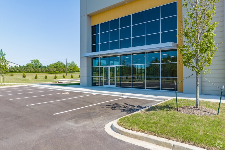 More Photos Of 3715 US Hwy 51, Southaven Distribution For Lease