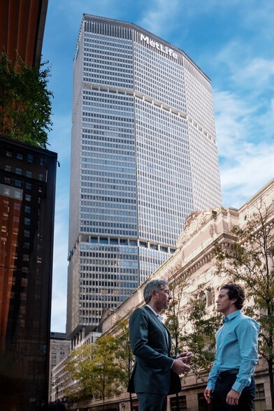 Primary Photo Of 200 Park Ave, New York Office For Lease