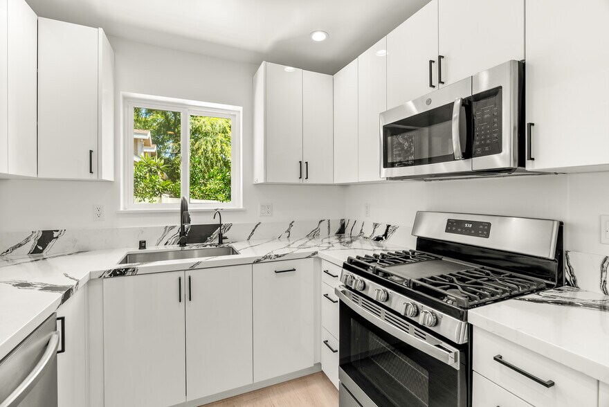 More Photos Of 3419 Montrose Ave, La Crescenta Multifamily For Sale