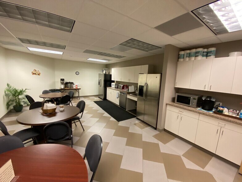 More Photos Of 6060 Greenwood Plaza Blvd, Englewood Office For Sale