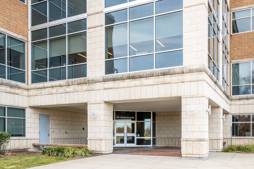 More Photos Of 1 Coastway Blvd, Warwick Office For Lease