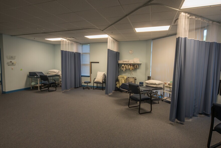 More Photos Of 3S517 Winfield Rd, Warrenville Medical For Lease