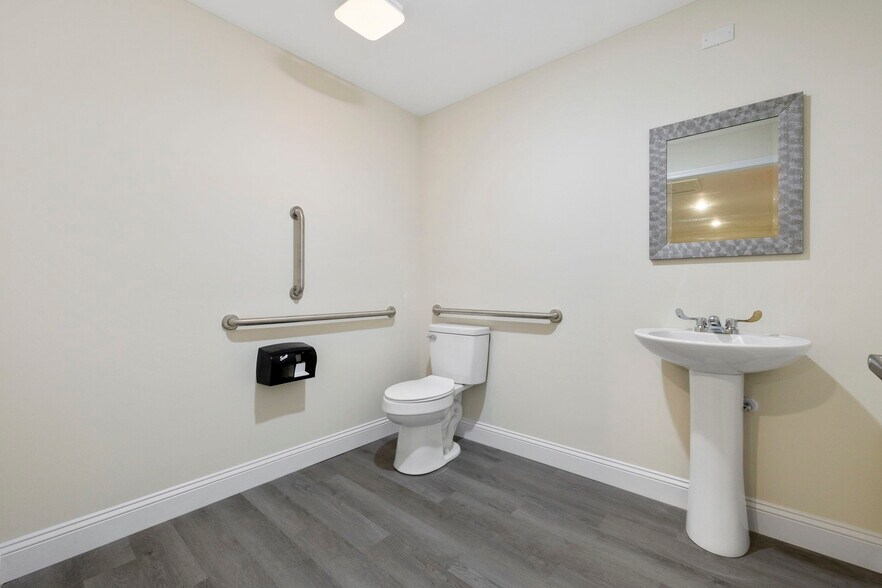 More Photos Of 3307 Sam W Dr ave, Conway Flex For Sale