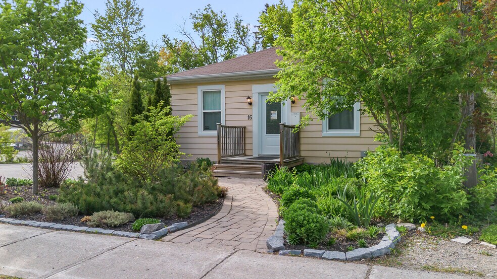 More Photos Of 16 Church St, Orangeville Flex For Sale
