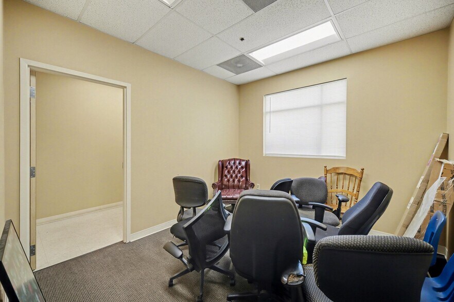 More Photos Of 10810 Withers Cove Park Dr, Charlotte Warehouse For Lease