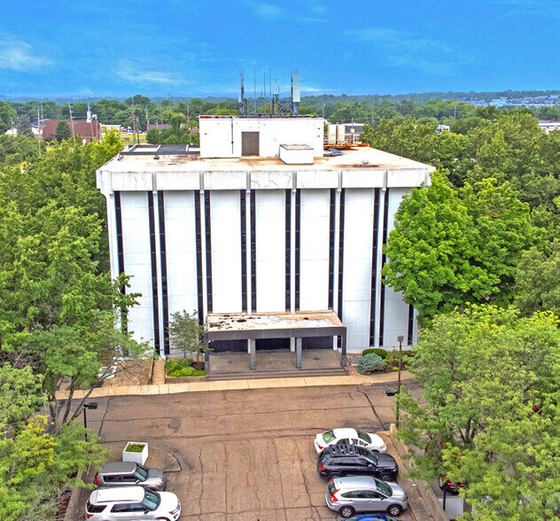 More Photos Of 6730 Roosevelt Ave, Middletown Office For Sale