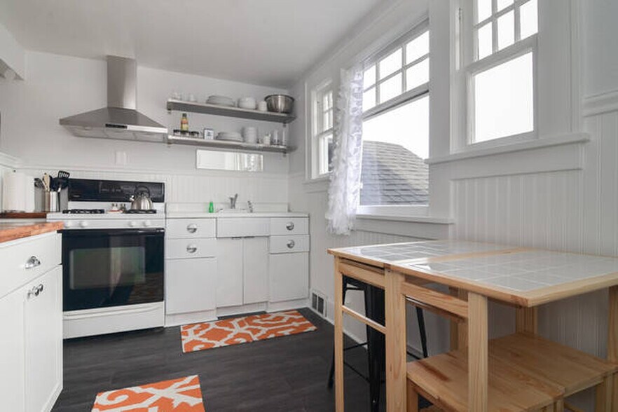 More Photos Of 1302 N 49th St, Seattle Apartments For Sale