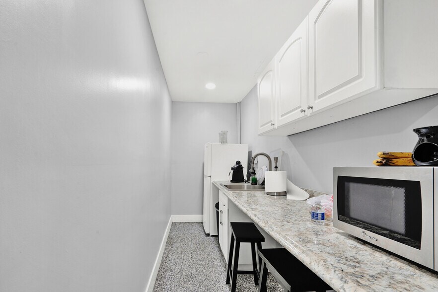 More Photos Of 9000 NW 97th Ter, Medley Manufacturing For Sale