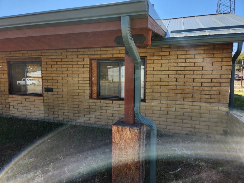 More Photos Of 704 S Meadow St, Payson Office For Sale