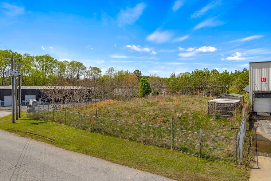 More Photos Of 122 McDougall Ct, Greenville Warehouse For Lease