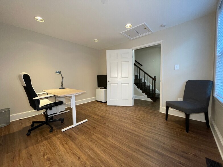 More Photos Of 123 N Henry St, Alexandria Office For Lease