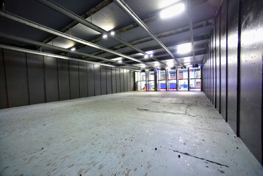 More Photos Of 14000-14046 NW 82nd Ave, Miami Lakes Light Distribution For Lease