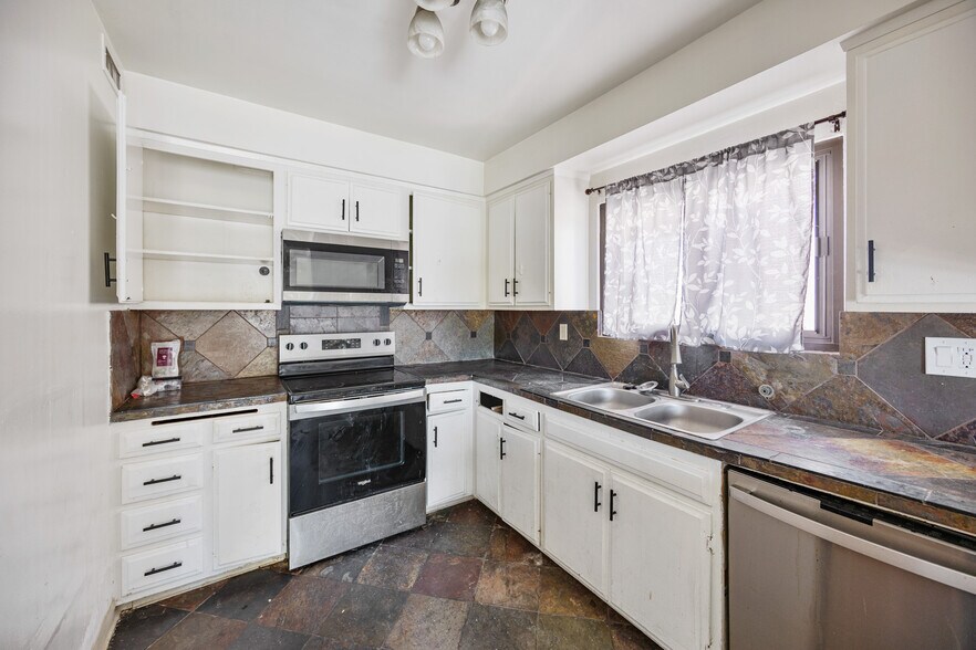 More Photos Of 145 W Hillcrest Blvd, Inglewood Apartments For Sale