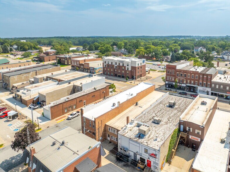 More Photos Of 121 E Bremer Ave, Waverly General Retail For Sale
