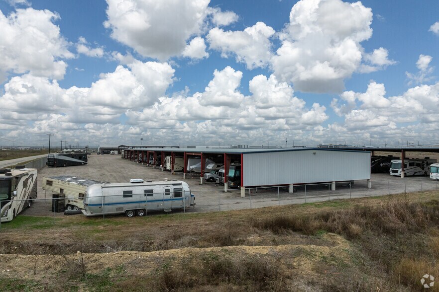 More Photos Of 10777 Highway 183 S, Austin Warehouse For Lease