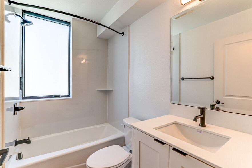 More Photos Of 7606 Girard Ave, La Jolla Apartments For Sale