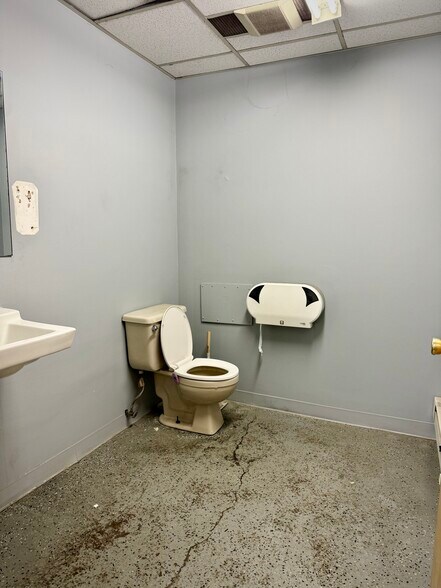 More Photos Of 21 Squires St, Cortland Warehouse For Lease