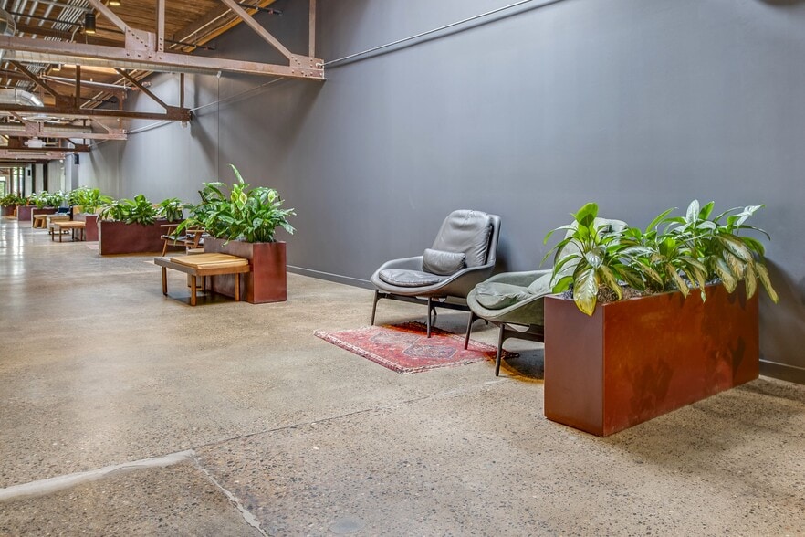 More Photos Of 1325 Quincy St NE, Minneapolis Loft Creative Space For Lease