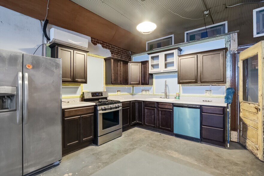 More Photos Of 2557 Broad Ave, Memphis Storefront Retail Office For Sale