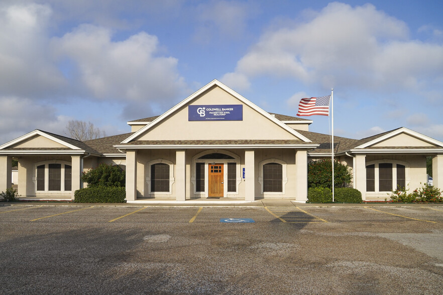 Primary Photo Of 5034 Holly Rd, Corpus Christi Office For Sale