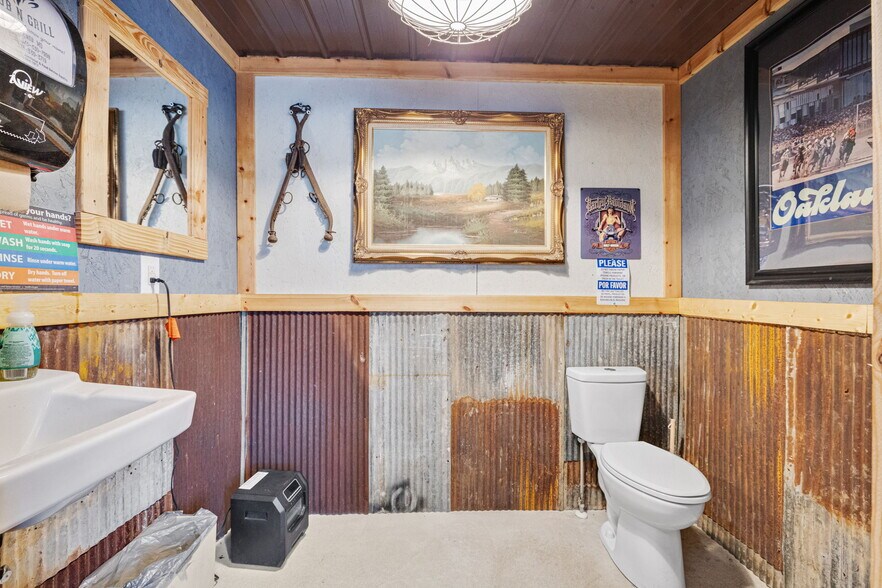 More Photos Of 714 N Saint Mary St, Pilot Knob Freestanding For Sale