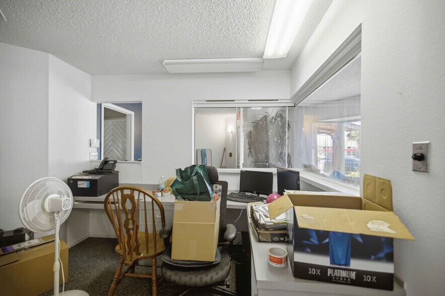 More Photos Of 1112 NE 36th Ave, Ocala Office For Sale