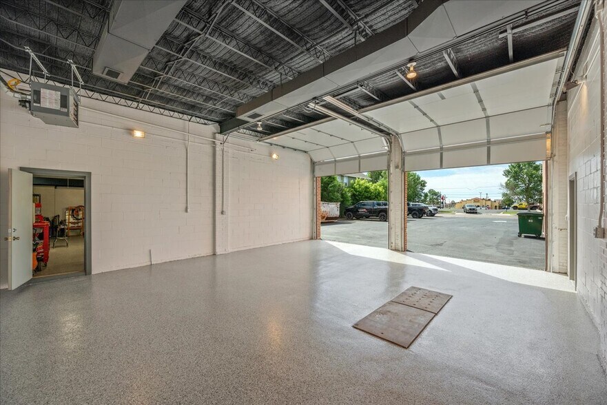More Photos Of 310 E 17th St, Cheyenne Flex For Sale