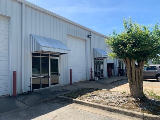 More Photos Of 1131 Highway 16 E, Newnan Flex For Lease