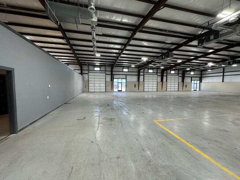 More Photos Of 13055 Harmon Rd, Fort Worth Warehouse For Lease