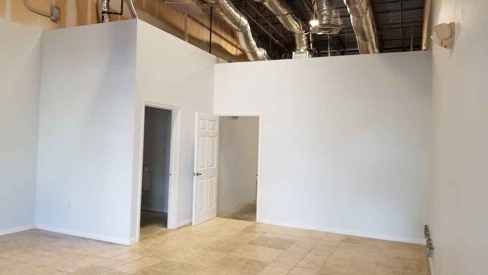 More Photos Of 413 NE Van Loon Ln, Cape Coral Light Distribution For Lease