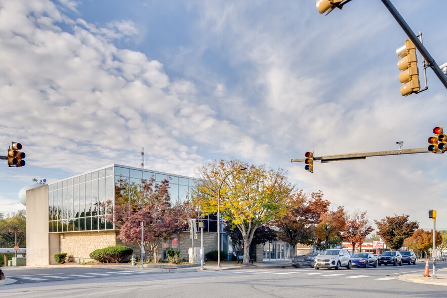 Primary Photo Of 9916 Main St, Damascus Bank For Sale