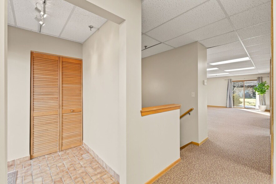 More Photos Of 2575 N Hamline Ave, Roseville Office For Sale