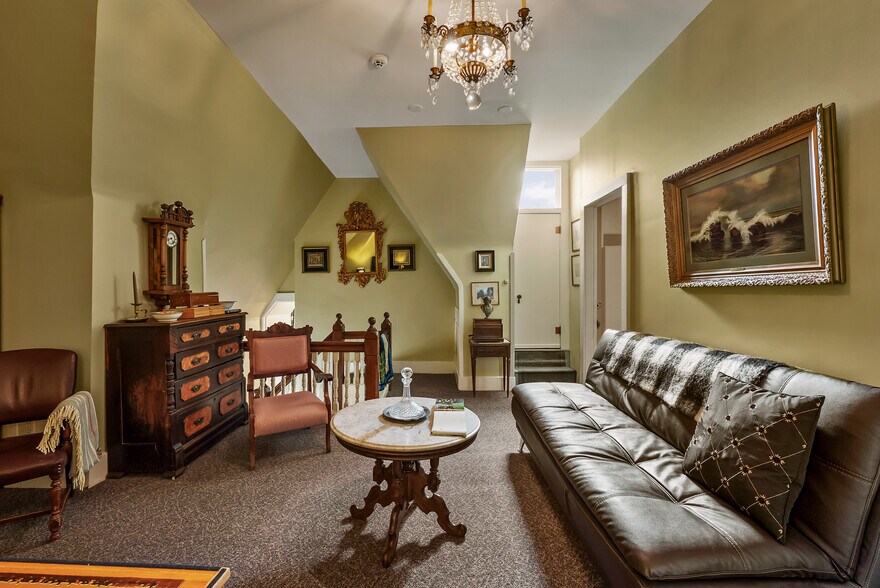 More Photos Of 809 Hall St, Saint Joseph Hospitality For Sale