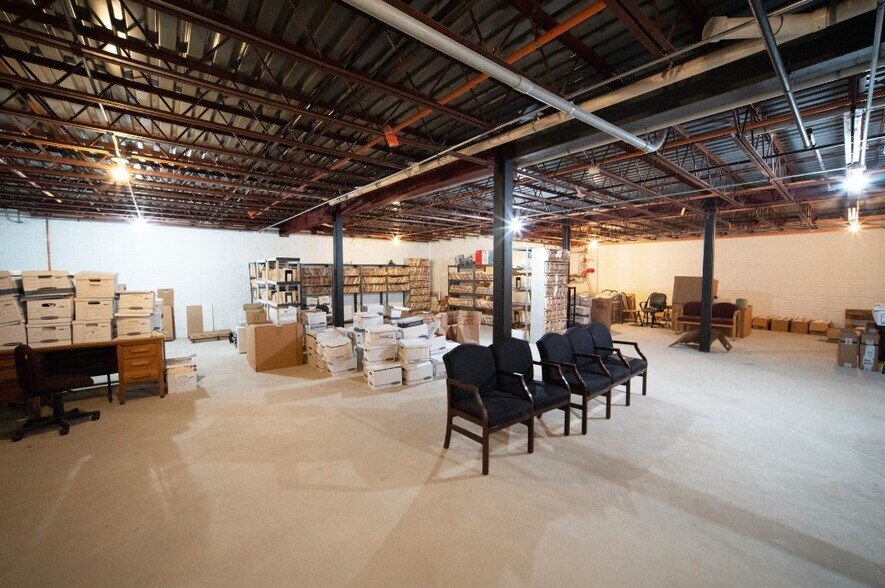 More Photos Of 415 E Maple Rd, Troy Medical For Sale