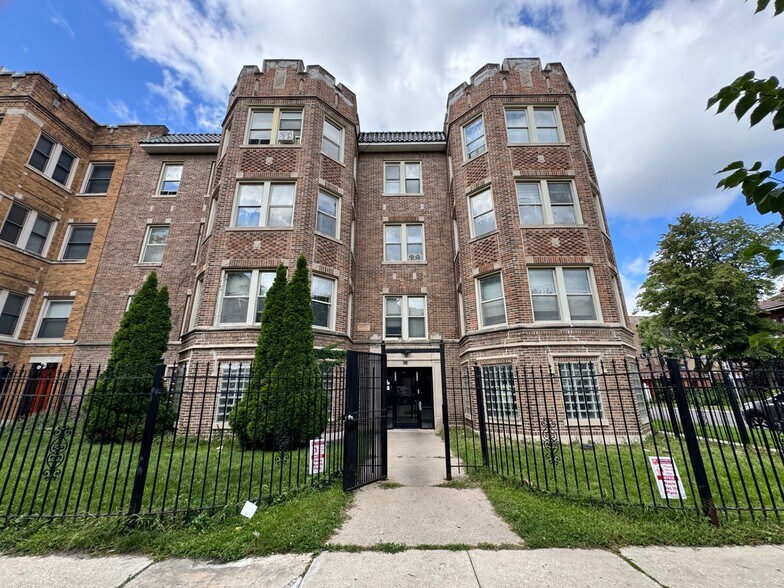 More Photos Of 6800 S Paxton Ave, Chicago Apartments For Sale