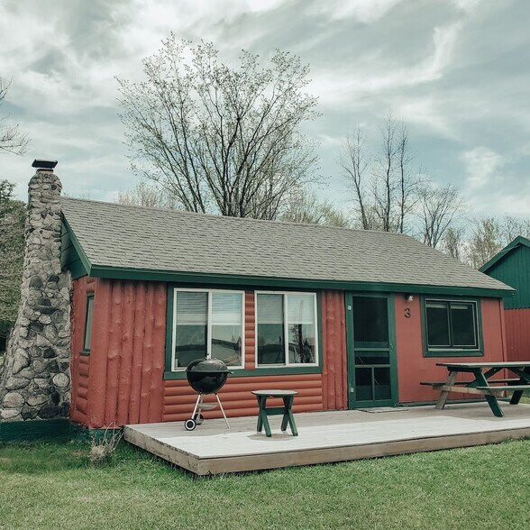 More Photos Of W17461 Norton Rd, Gould City Hotel For Sale