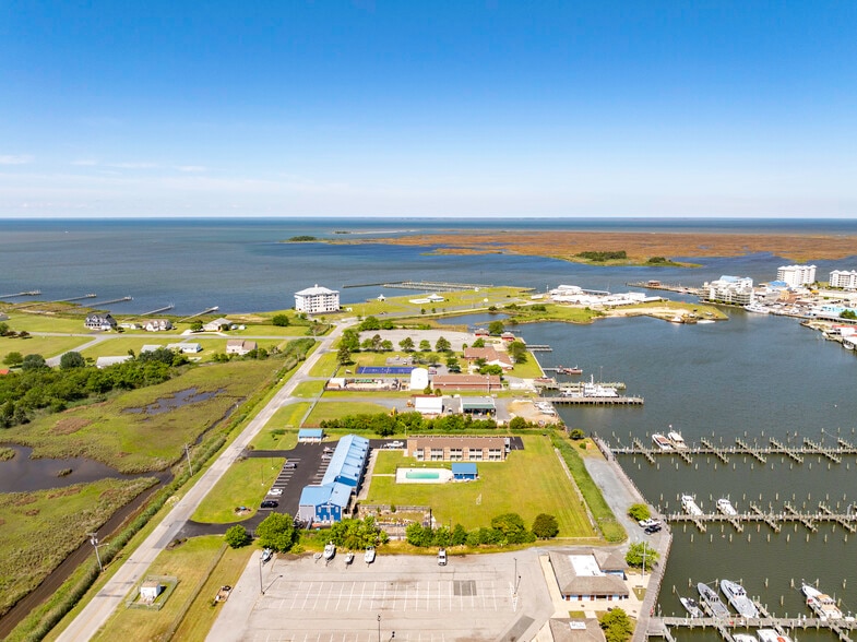 More Photos Of 700 Norris Harbor Dr, Crisfield Hotel For Sale
