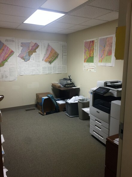 More Photos Of 200 Aviation Dr, Winchester Office For Sale