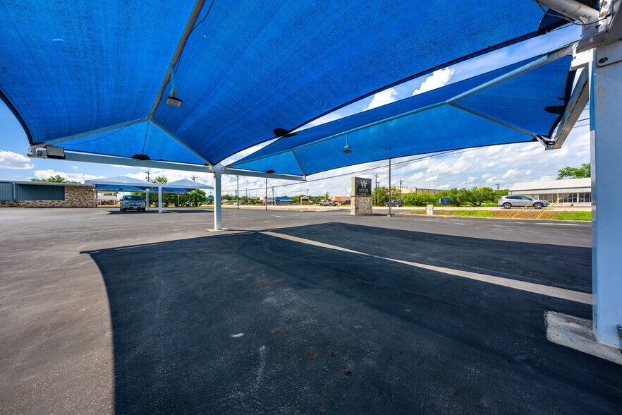 More Photos Of 1903 Junction Hwy, Kerrville Auto Repair For Sale