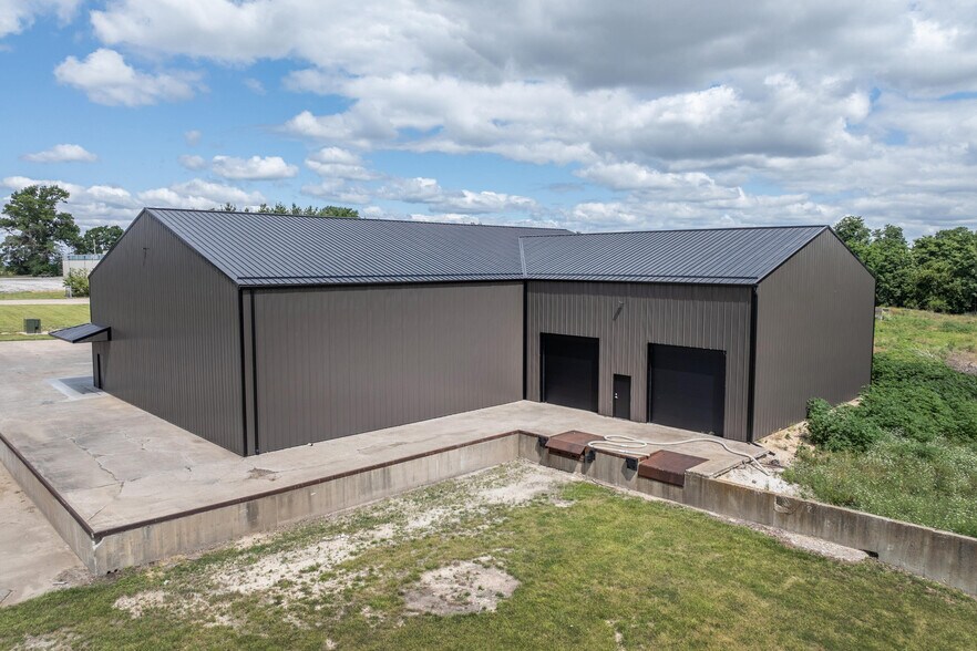 More Photos Of 5101 Kochs Ln, Quincy Warehouse For Lease