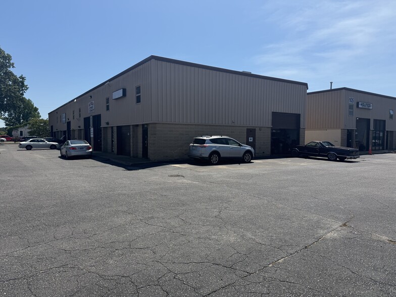 More Photos Of 101 S First Colonial Rd, Virginia Beach Light Manufacturing For Sale