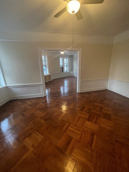 More Photos Of 4504 Parsons Blvd, Flushing Fast Food For Lease