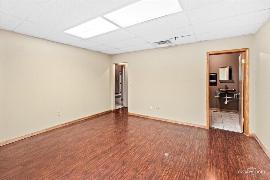 More Photos Of 2701 W Jefferson St, Joliet Storefront For Lease