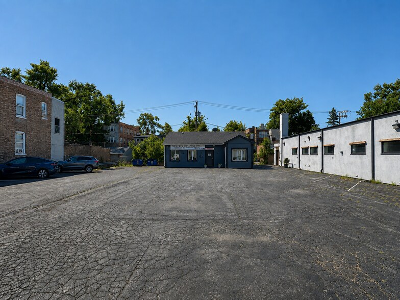 More Photos Of 44 W Lincoln Hwy, Chicago Heights Office For Lease
