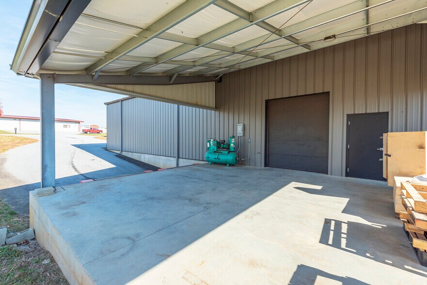 More Photos Of 25 Reeds Way, Flat Rock Warehouse For Lease