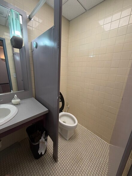 More Photos Of 171 Market Sq, Newington Office For Sale